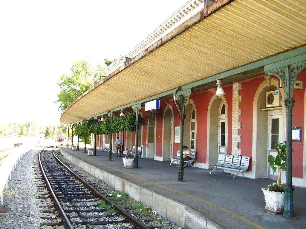 pula-train-station