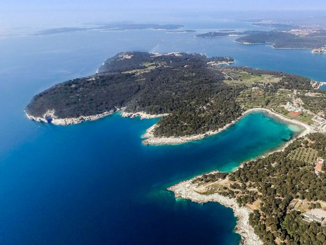 Valovine beach Pula