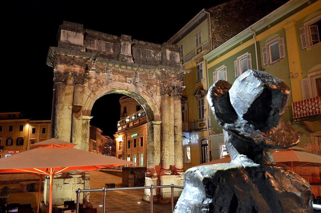 The Arch of the Sergii Pula