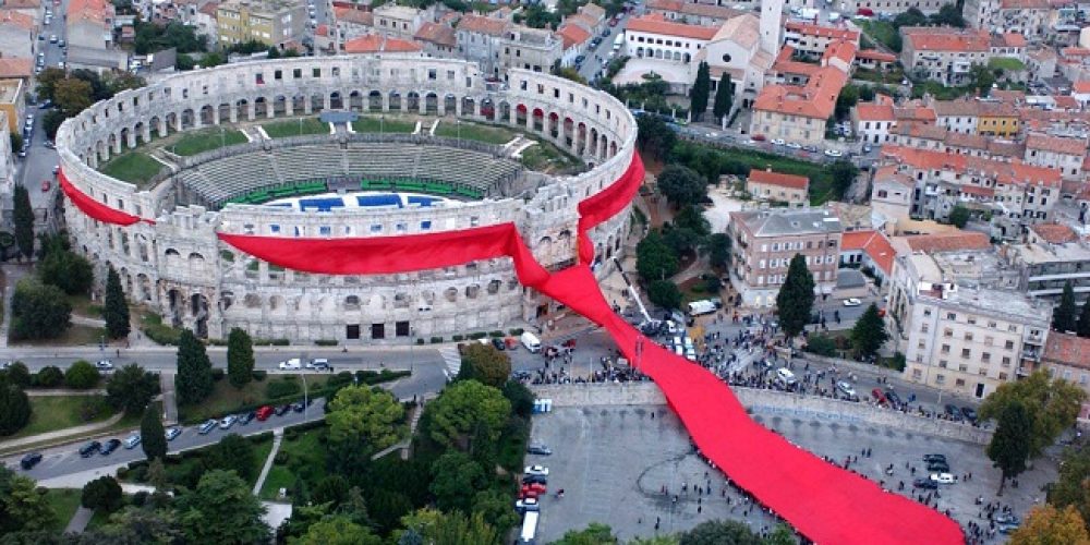 The biggest tie in the world and the Pula Arena