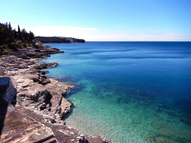 Golden Rocks Beach – Zlatne stijene Pula