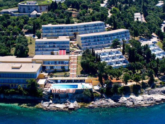 Splendid Golden Rocks Pula Resort