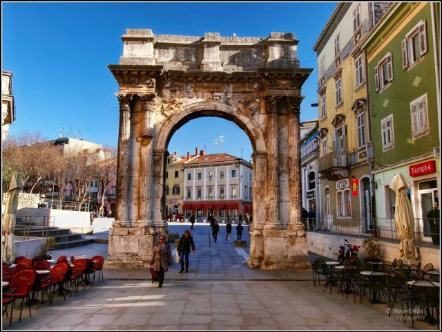 The Arch of the Sergii Pula