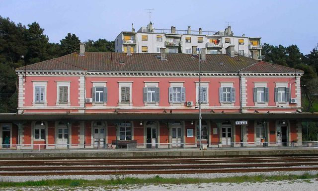 Pula Train station