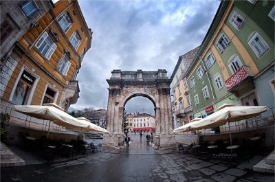 The Arch of the Sergii Pula 3